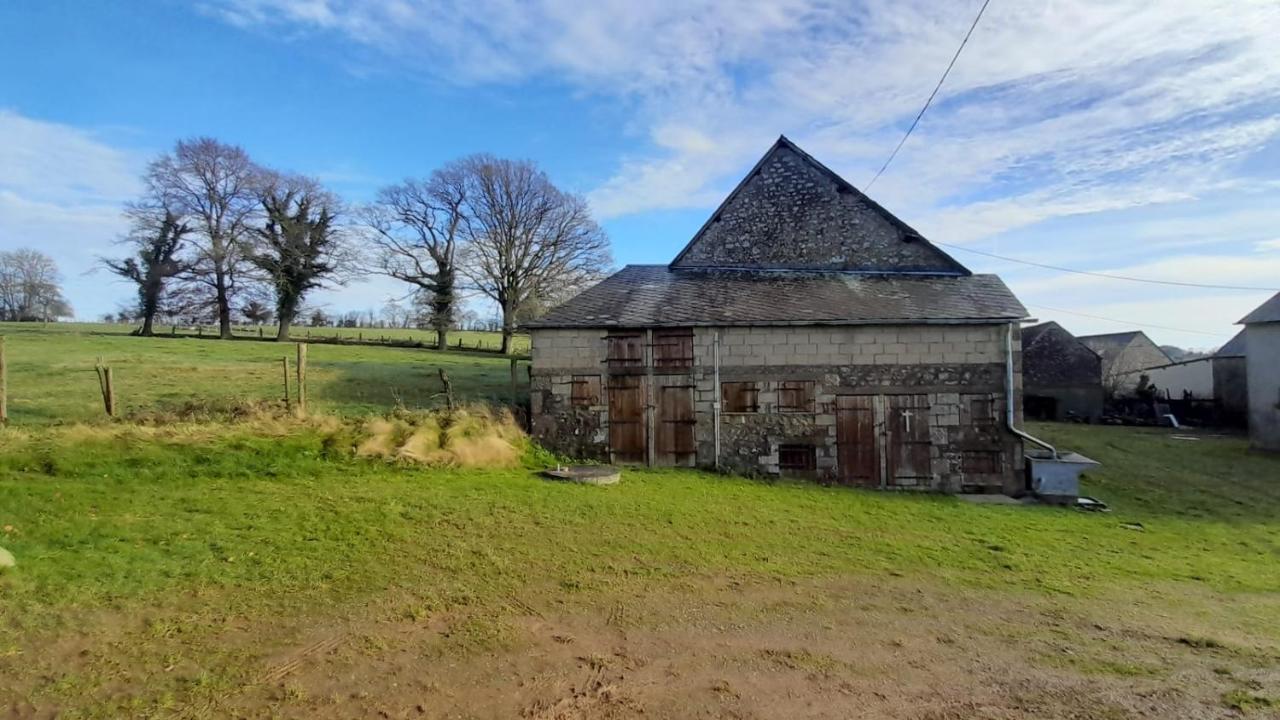 Gite Cottage Chaleureux En Pleine Campagne Vue Sur Les Monts Et Forets Et Le Chateau De Carrouges Bagian luar foto