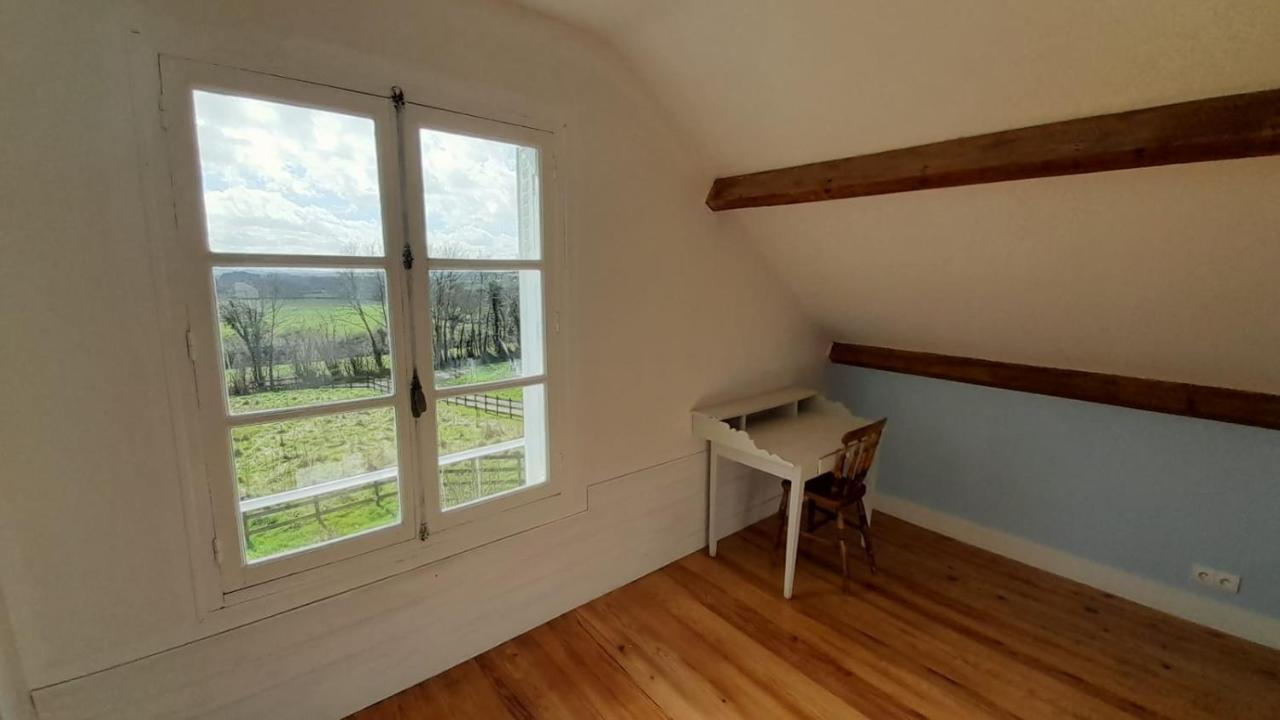 Gite Cottage Chaleureux En Pleine Campagne Vue Sur Les Monts Et Forets Et Le Chateau De Carrouges Bagian luar foto