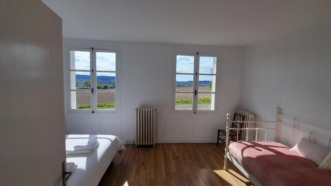 Gite Cottage Chaleureux En Pleine Campagne Vue Sur Les Monts Et Forets Et Le Chateau De Carrouges Bagian luar foto